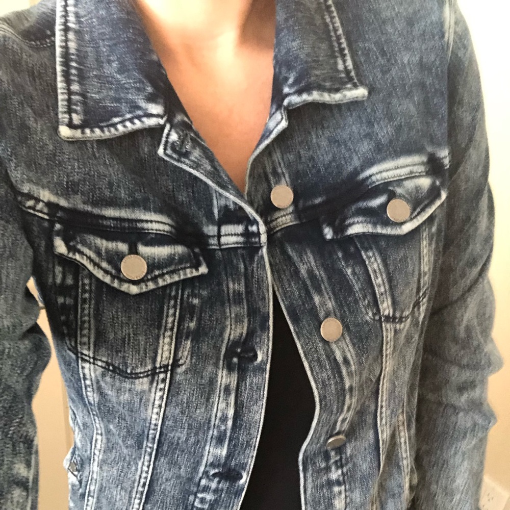 Super soft jean jacket w/ slight acid wash, size M